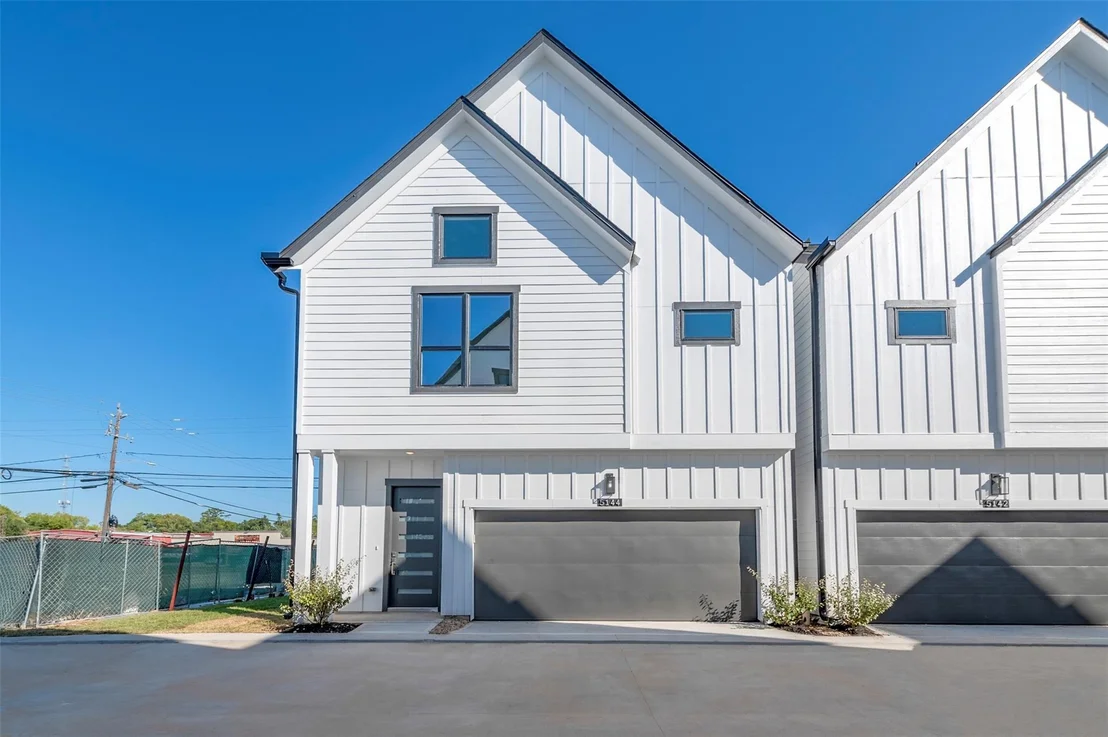 Photo of 5126 Rosslyn Road