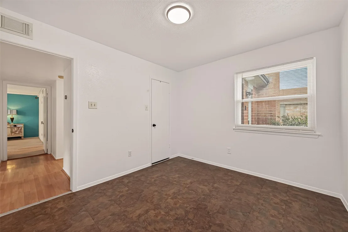 Photo of 10014 Walnut Glen Drive