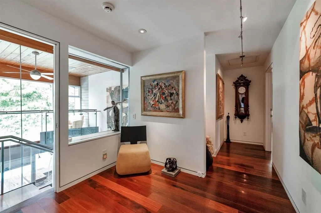 Photo of 2320 Blue Bonnet Boulevard