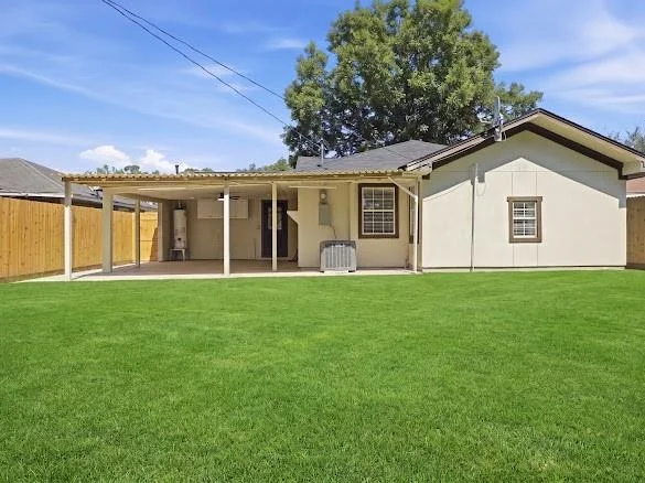 Photo of 2418 Huntington Drive
