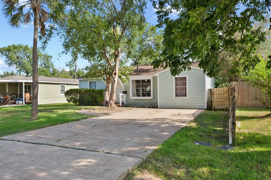 Photo of 7406 Elbridge Lane