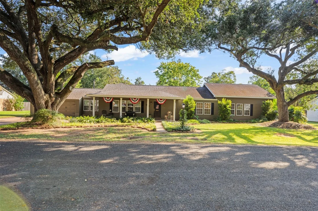 Photo of 815 Merry Lane
