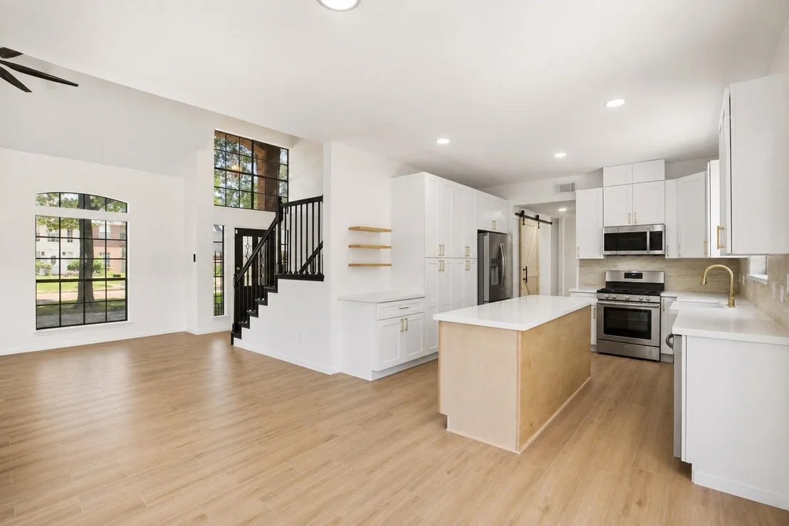 Photo of 18319 Oakhampton Drive