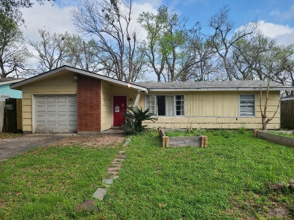 Photo of 422 Surratt Drive