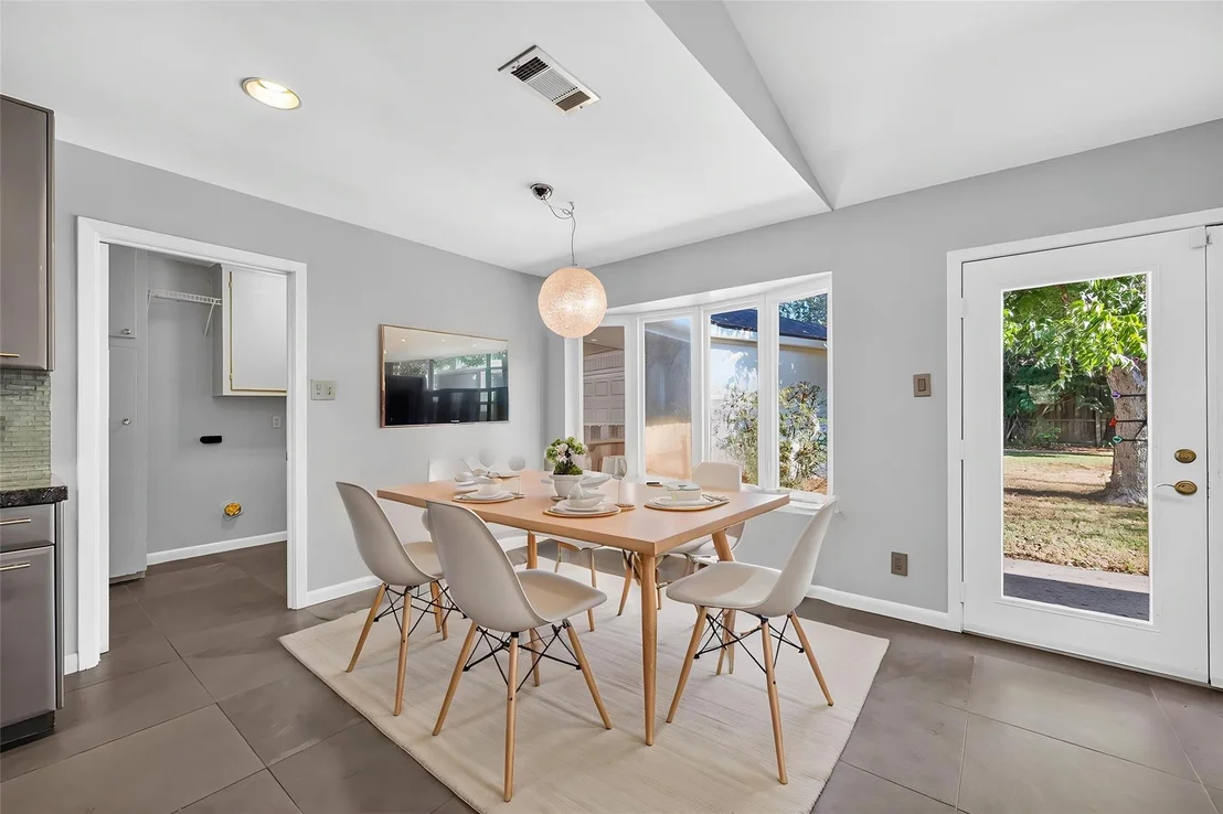 Photo of 5938 Claridge Drive