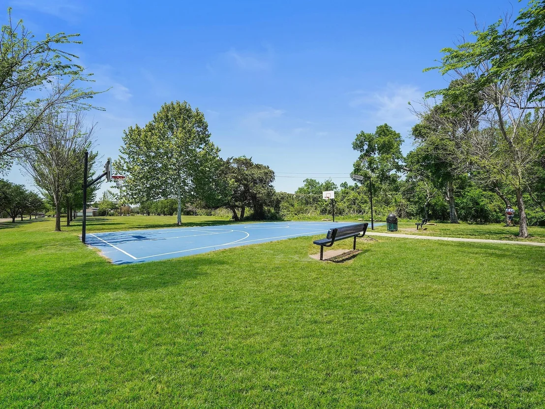 Photo of 910 Enclave Parkway