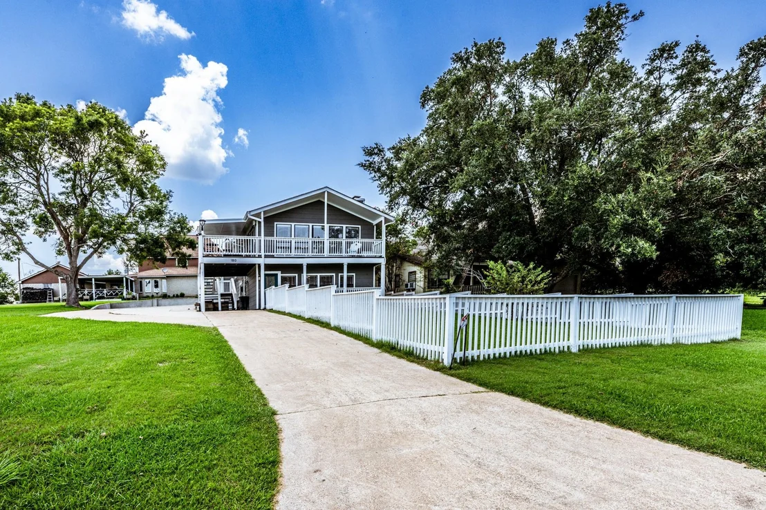 Photo of 180 W Lake Circle