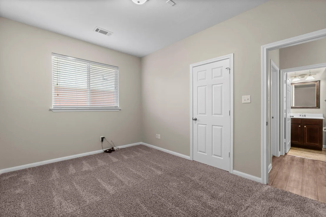 Photo of 984 Arbor Glen