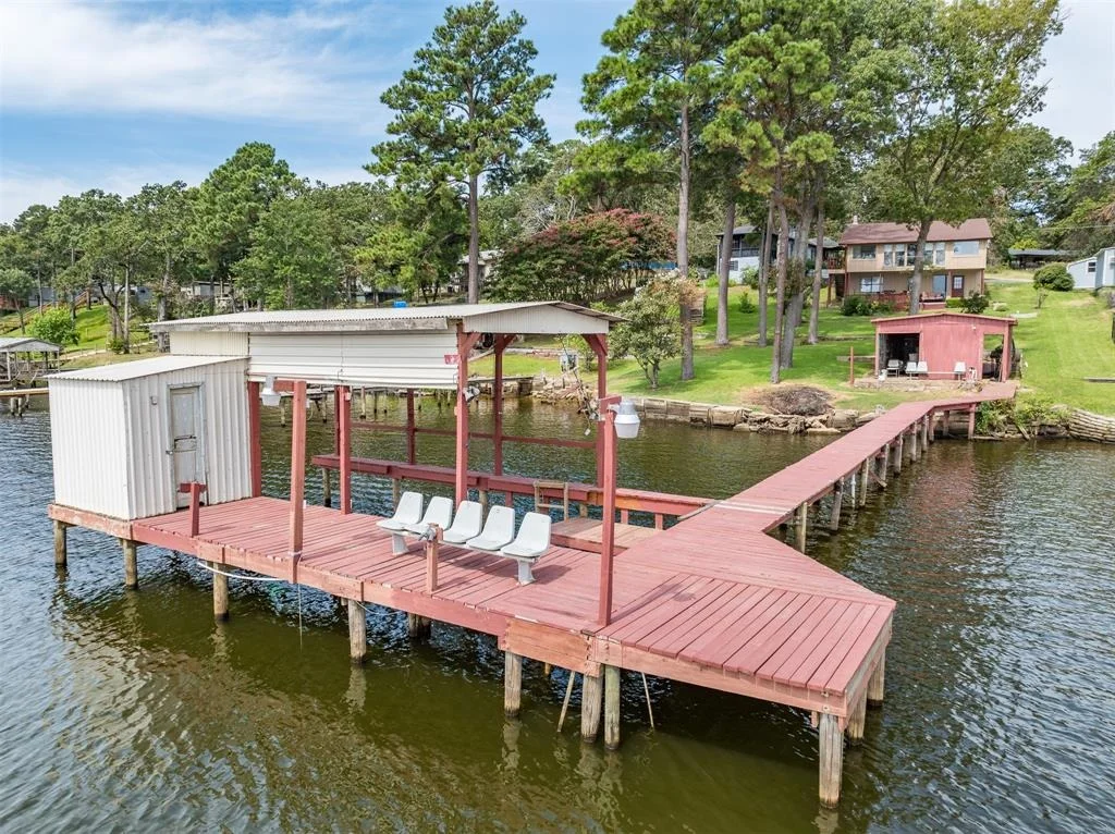 Photo of 23083 Lakeside Drive