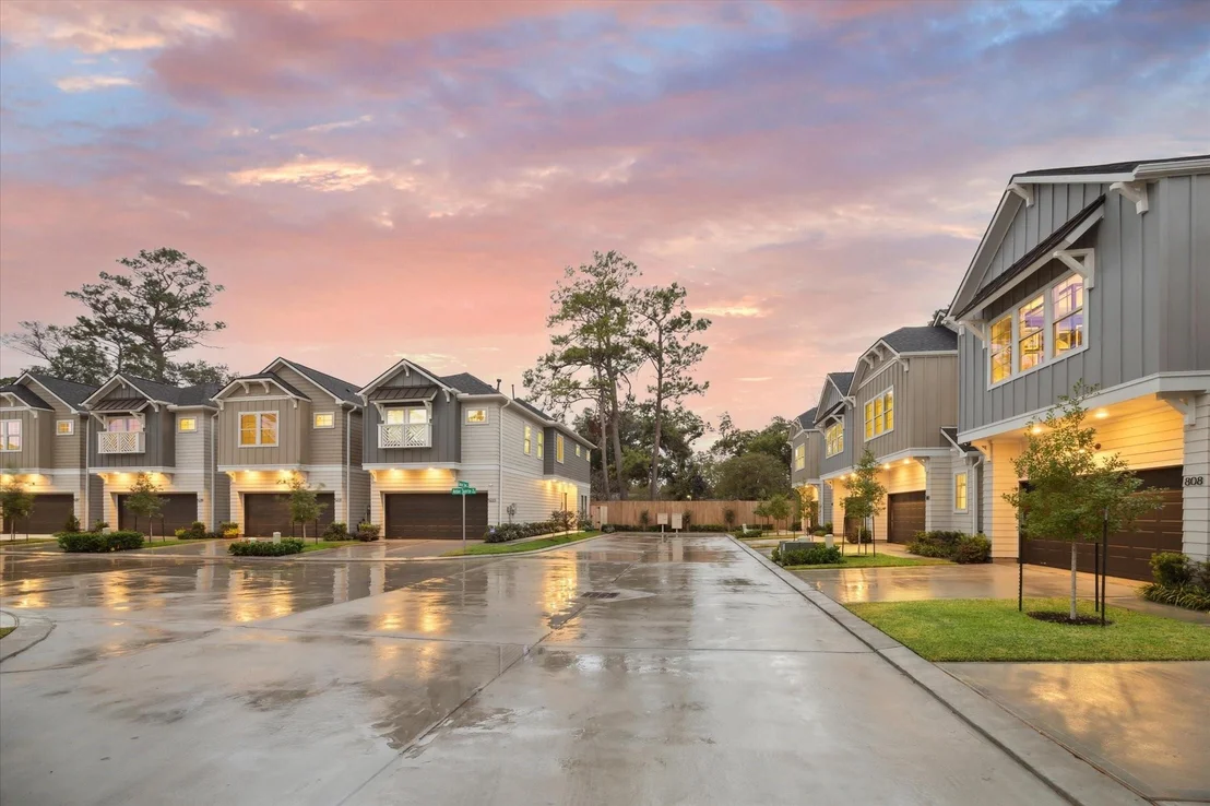 Photo of 806 Glowing Dawn Drive