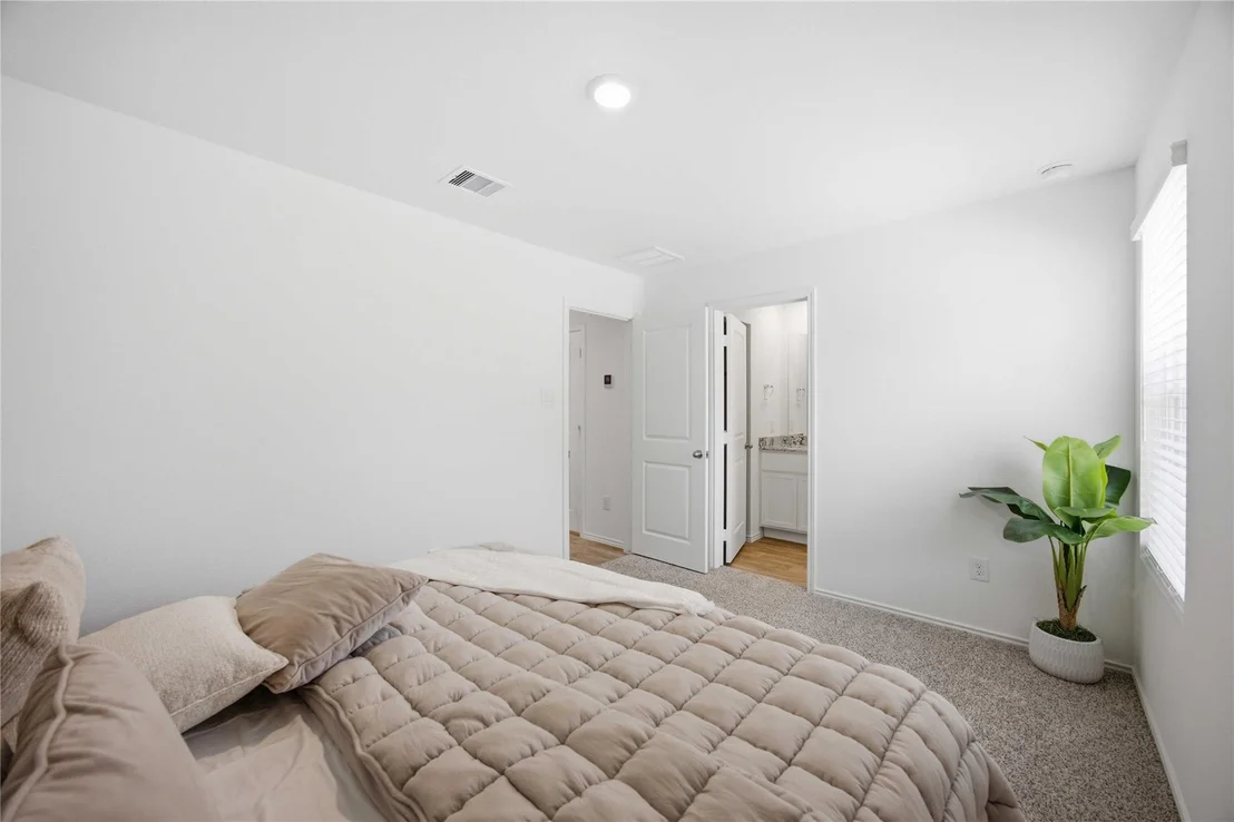 Photo of 6009 Pineapple Street