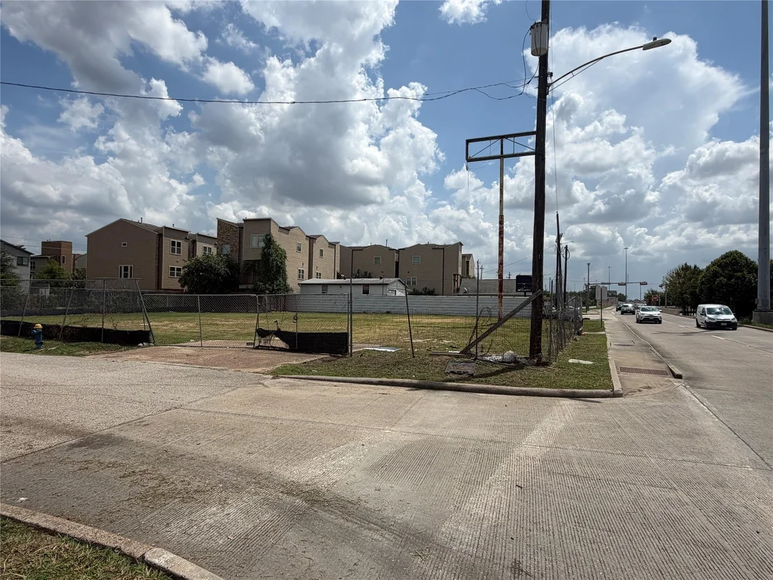 Photo of 4512 Katy Freeway