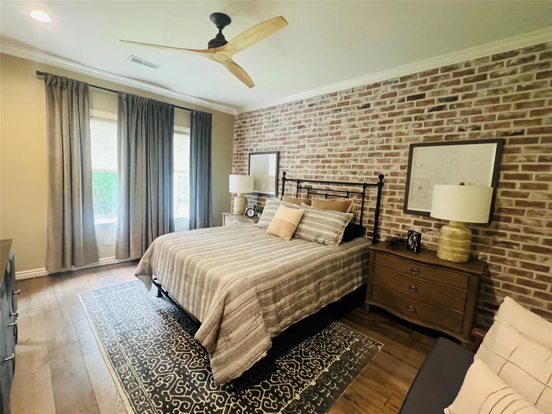 Photo of 51 N Wooded Brook Circle