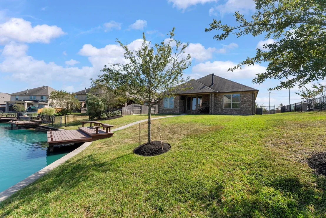 Photo of 3707 Lake Bend Shore Drive