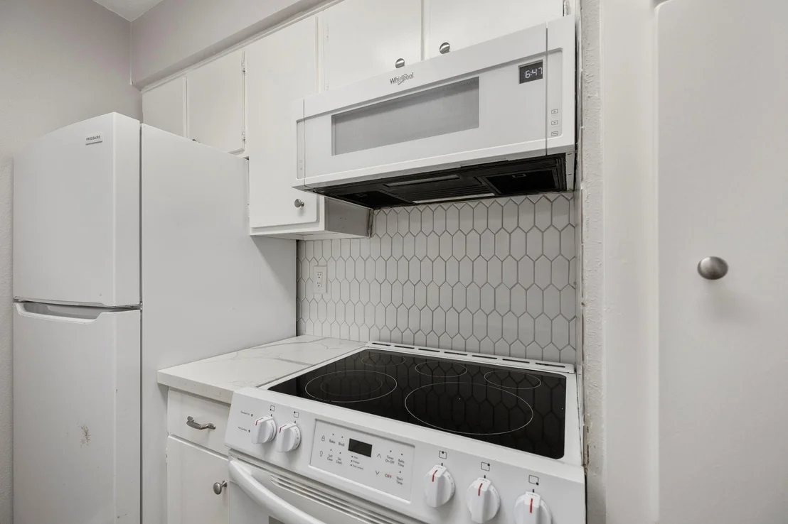 Photo of Unit 75 at 800 Post Oak Boulevard