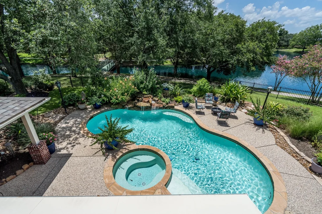 Photo of 15823 Lake Loop Drive
