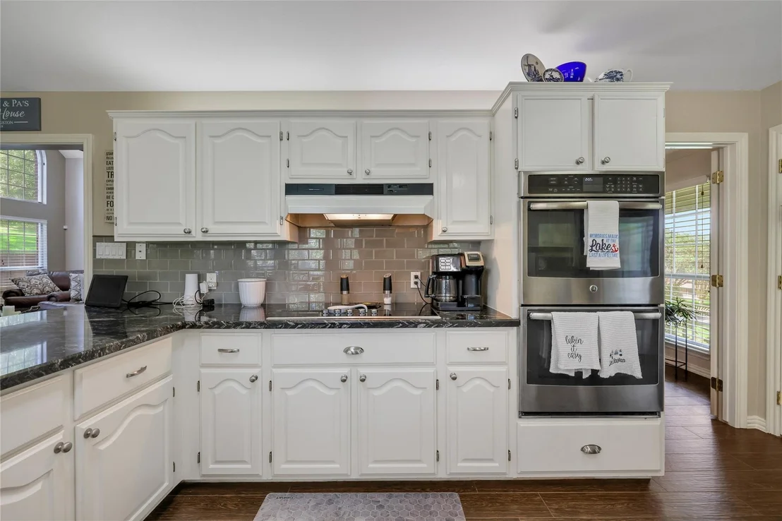 Photo of 220 Lake Oaks Boulevard