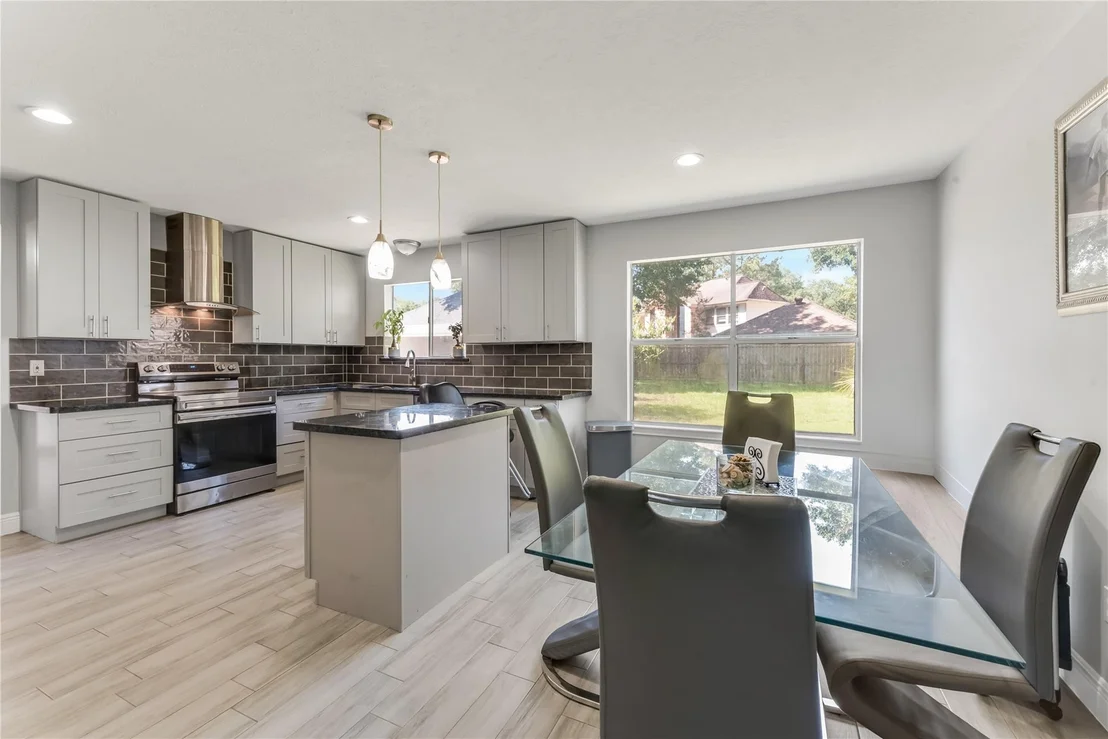 Photo of 18318 Oakhampton Drive