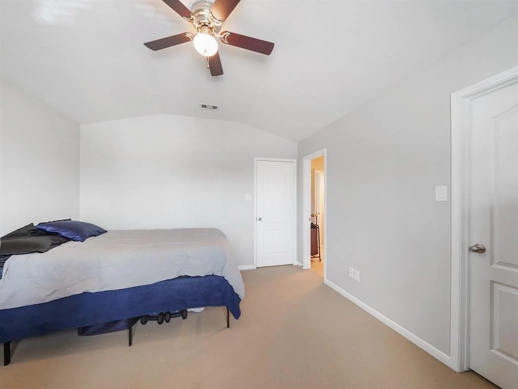 Photo of 25959 Ravenside Drive