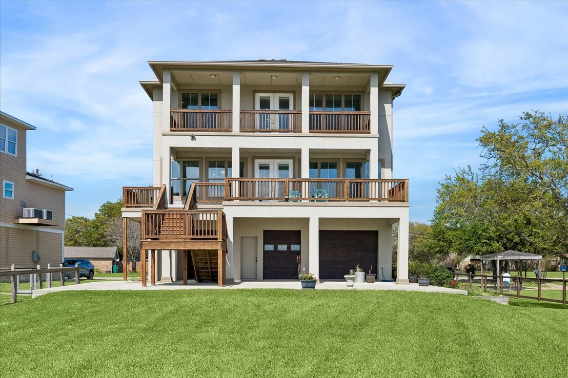 Photo of 2001 Oceanview Drive