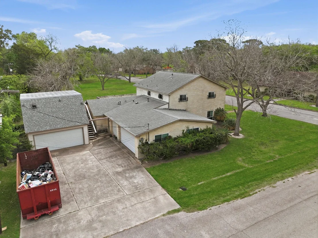 Photo of 1124 Estate Drive