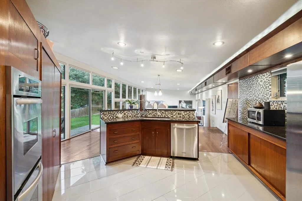 Photo of 7919 Glenview Drive