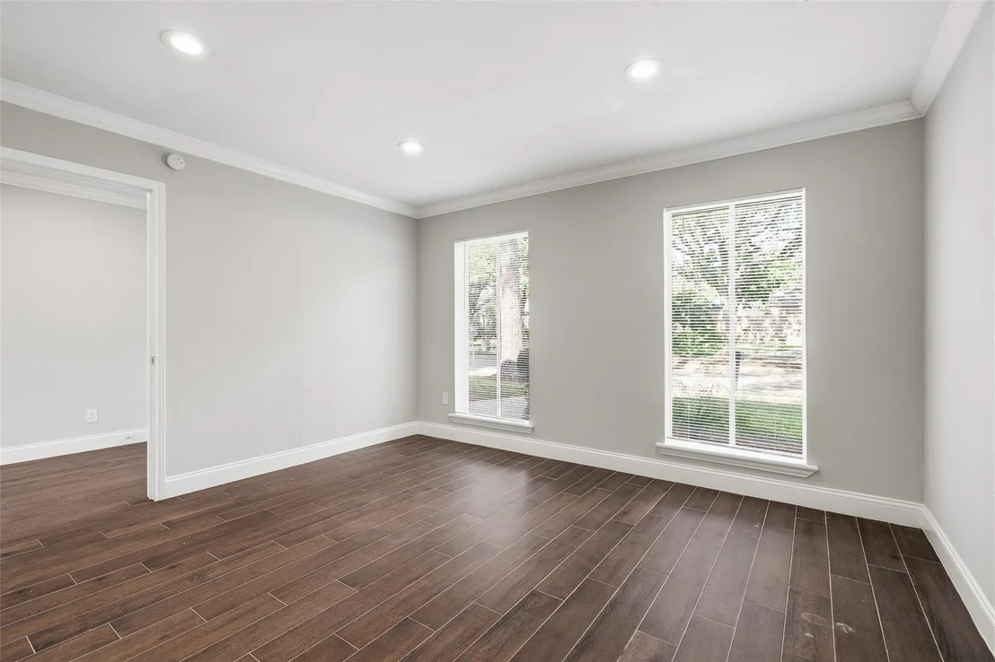 Photo of 903 Crossroads Drive