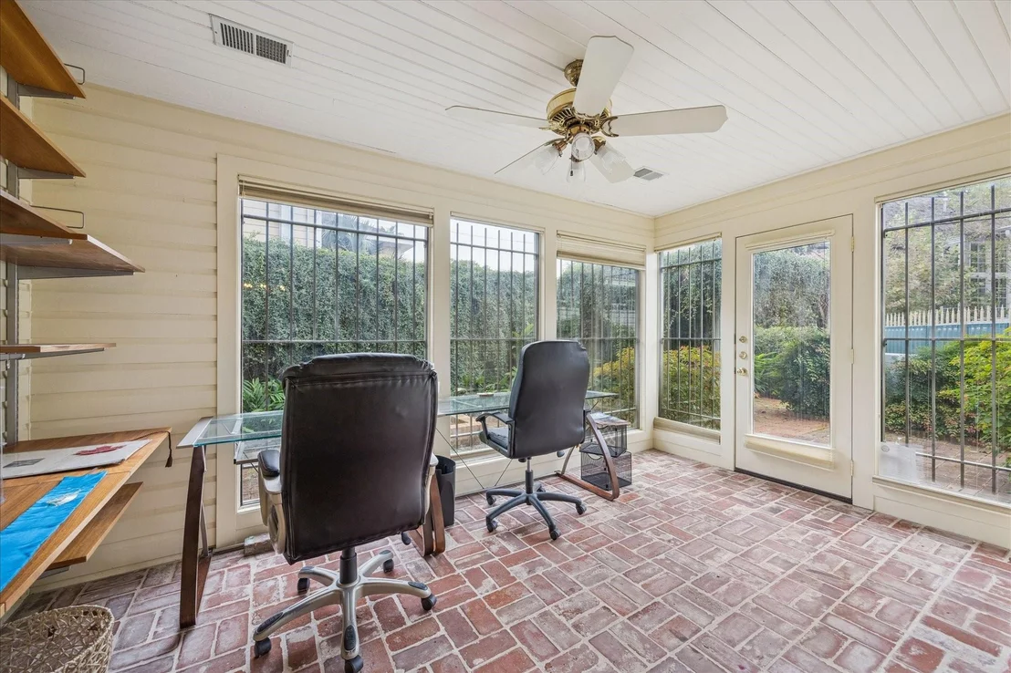 Photo of 914 S Shepherd Drive