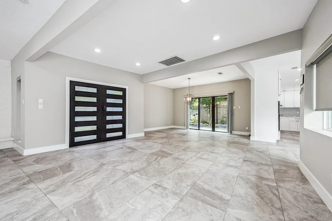 Photo of 922 Crossroads Drive