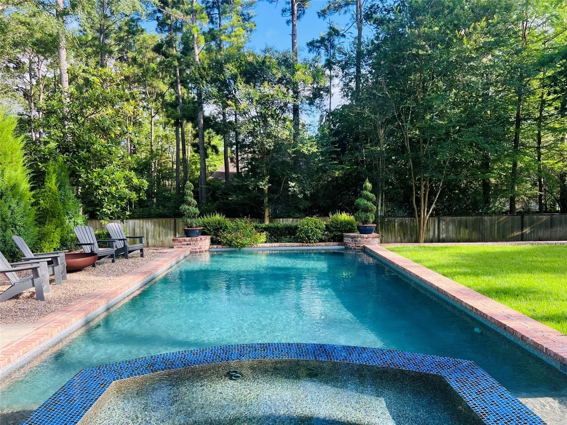 Photo of 51 N Wooded Brook Circle