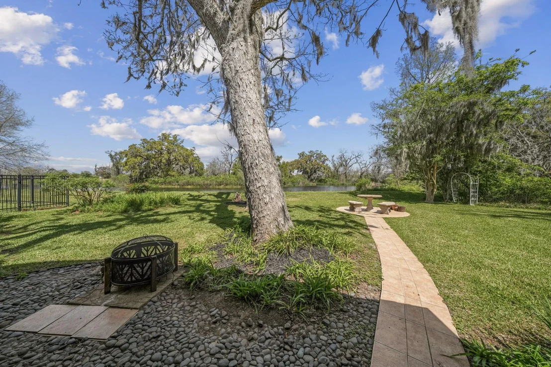 Photo of 2261 Riverside Drive