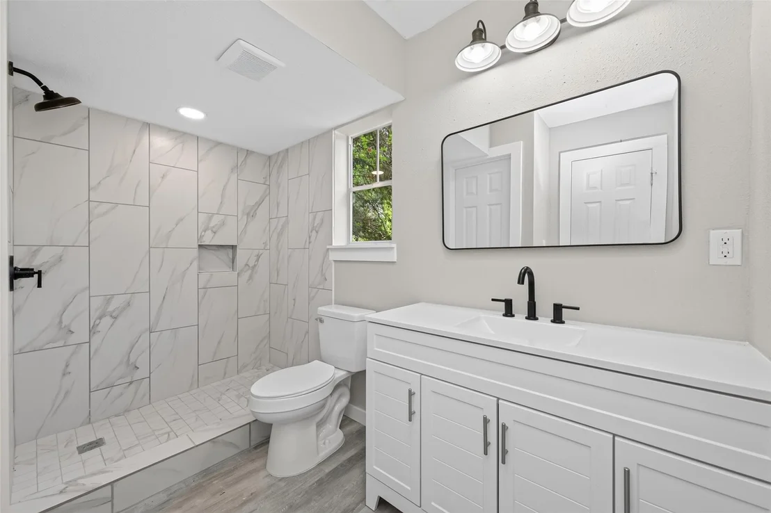 Photo of 1241 Moody Road