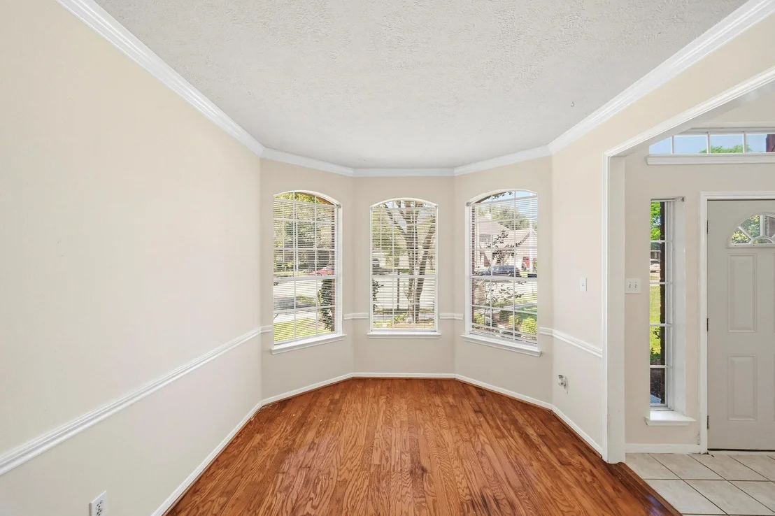 Photo of 215 Crabapple Drive