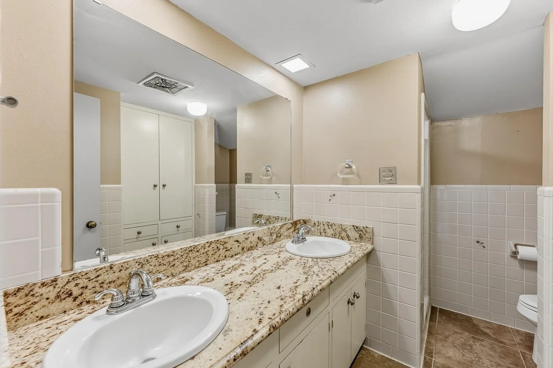 Photo of 1100 Broadmoor Drive