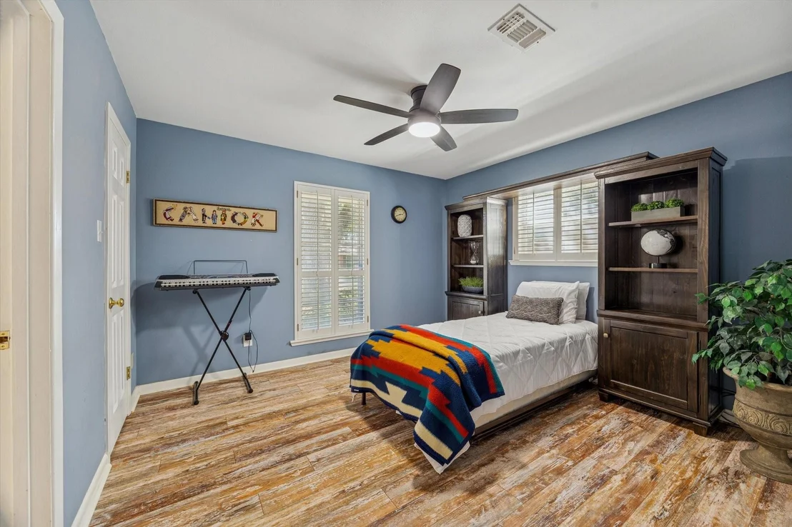 Photo of 10902 Mullins Drive