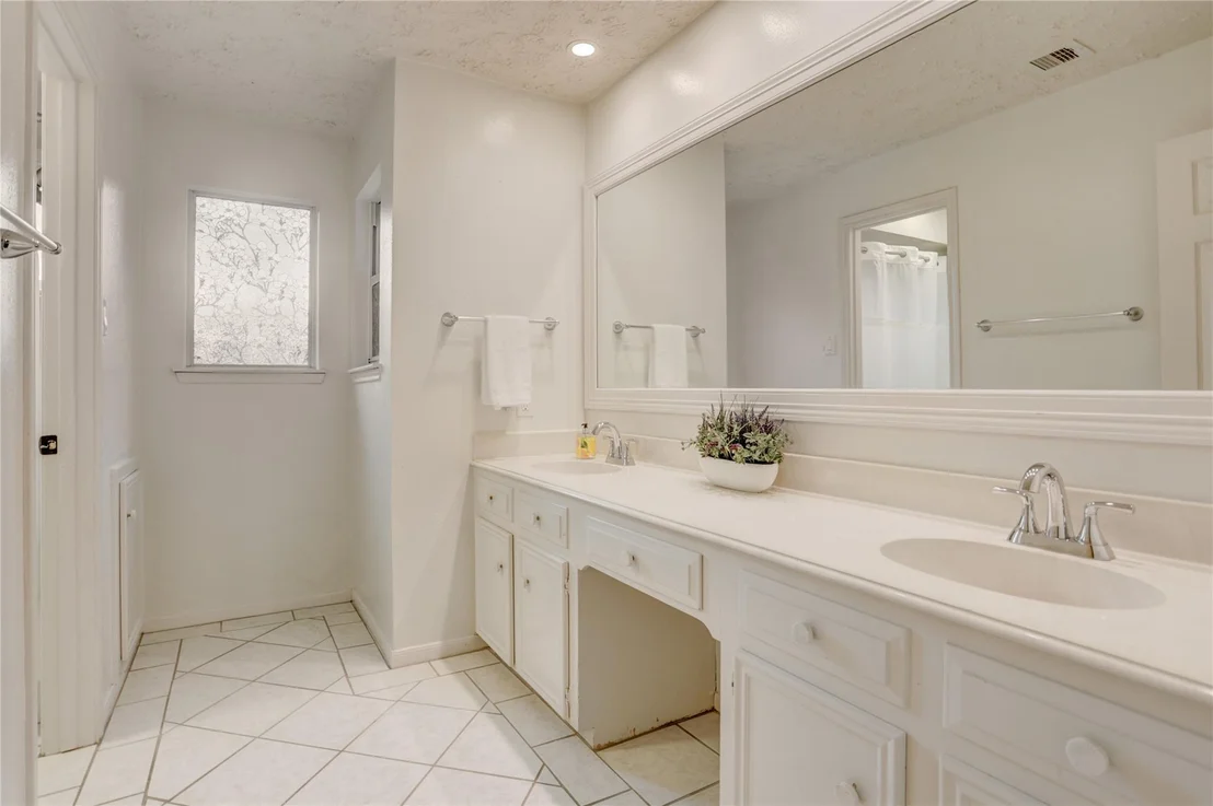 Photo of 602 Windsor Glen Drive