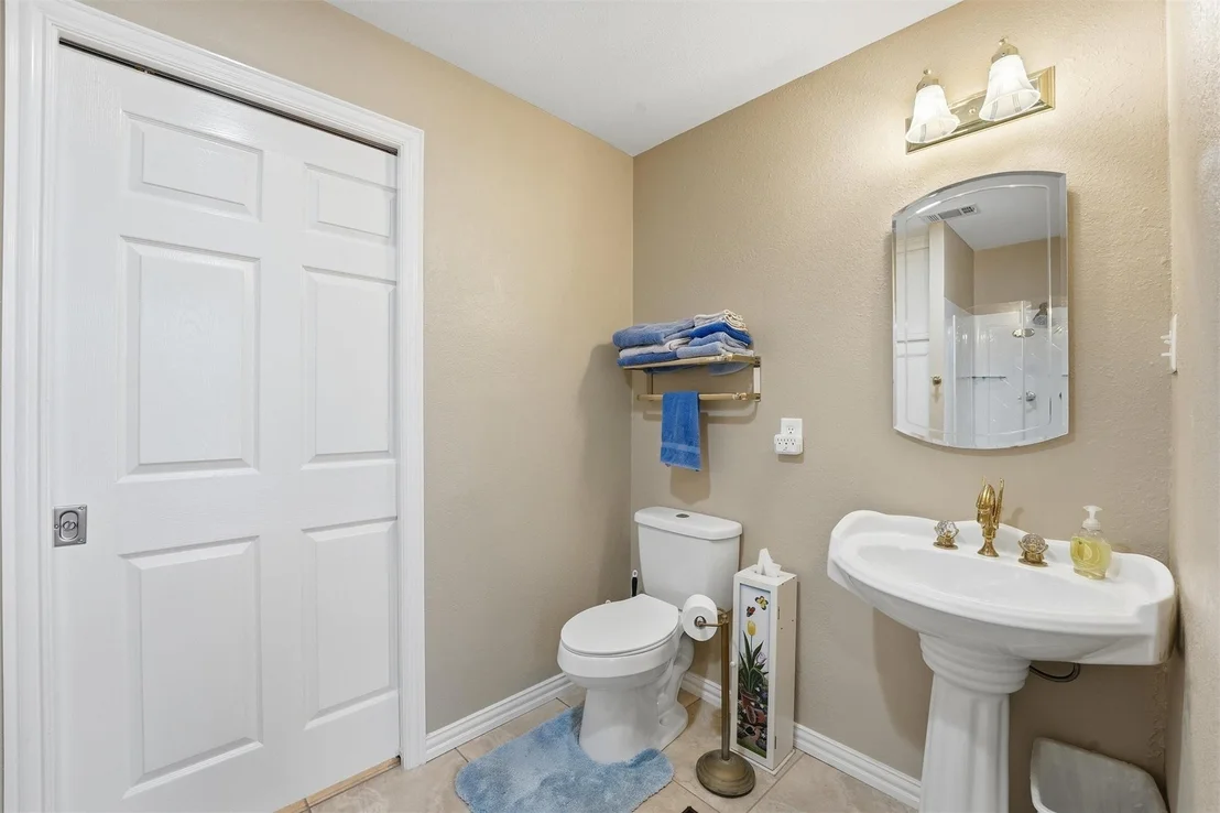 Photo of 18327 Shoreline Drive