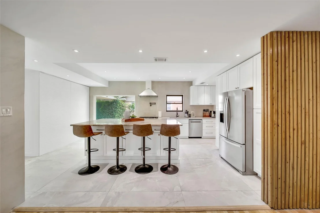 Photo of 1030 Chantilly Lane