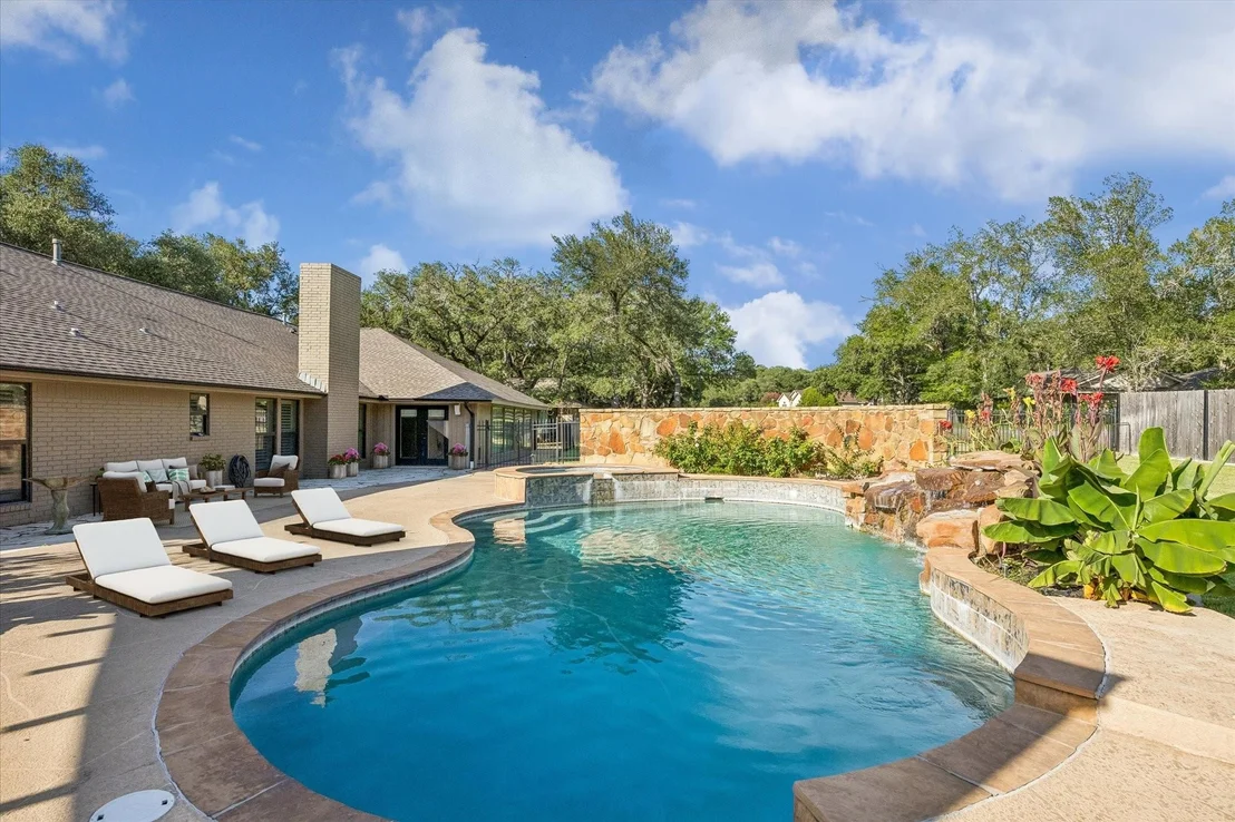 Photo of 211 Rolling Hill Drive