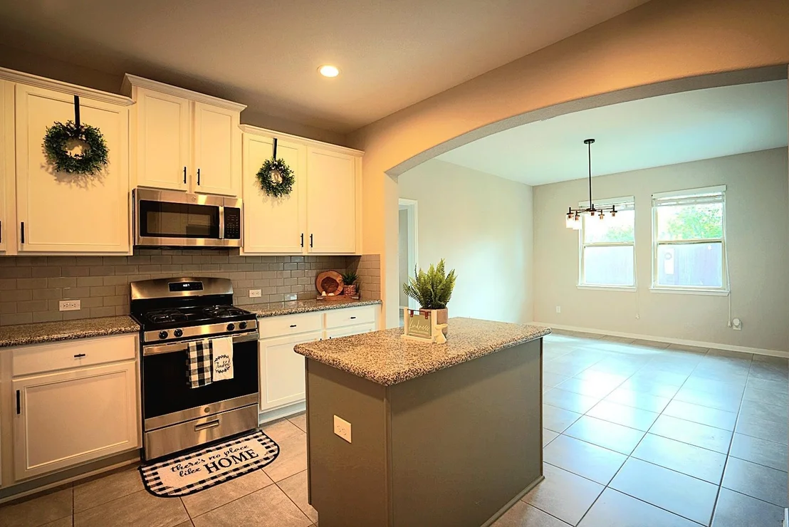 Photo of 704 Shadow Bend