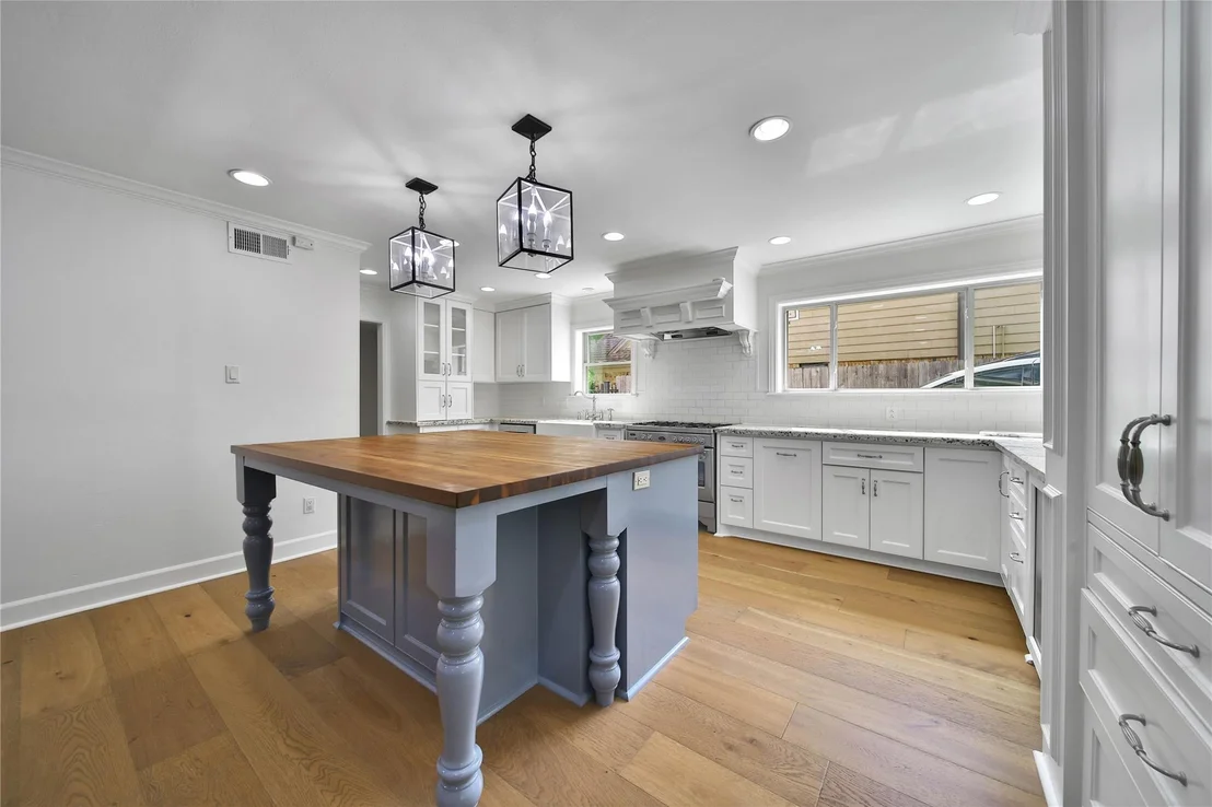 Photo of 1034 Thornton Road