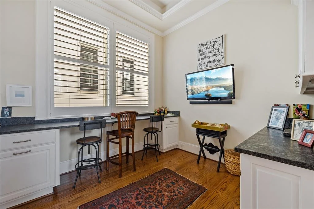 Photo of Unit E at 1700 Sunset Boulevard