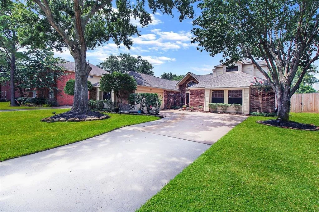 Photo of 23010 Glenover Drive