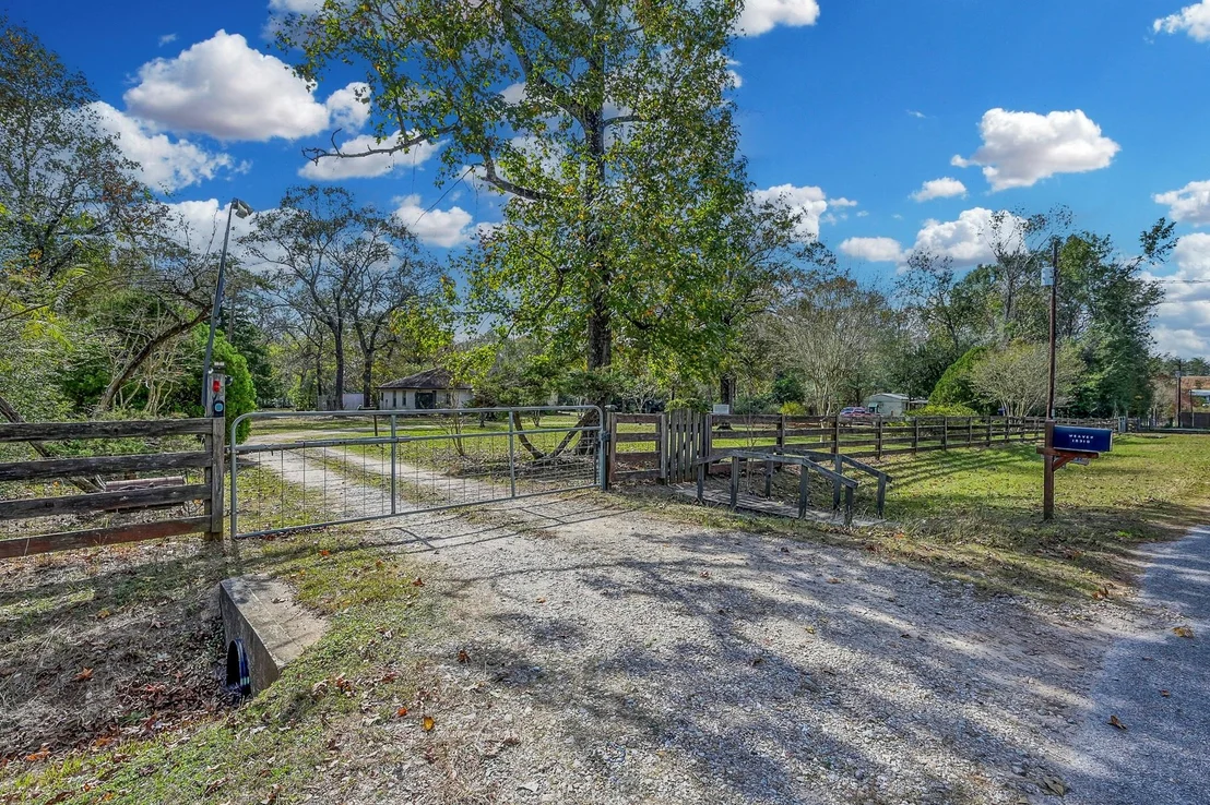 Photo of 16310 Weaver Lane
