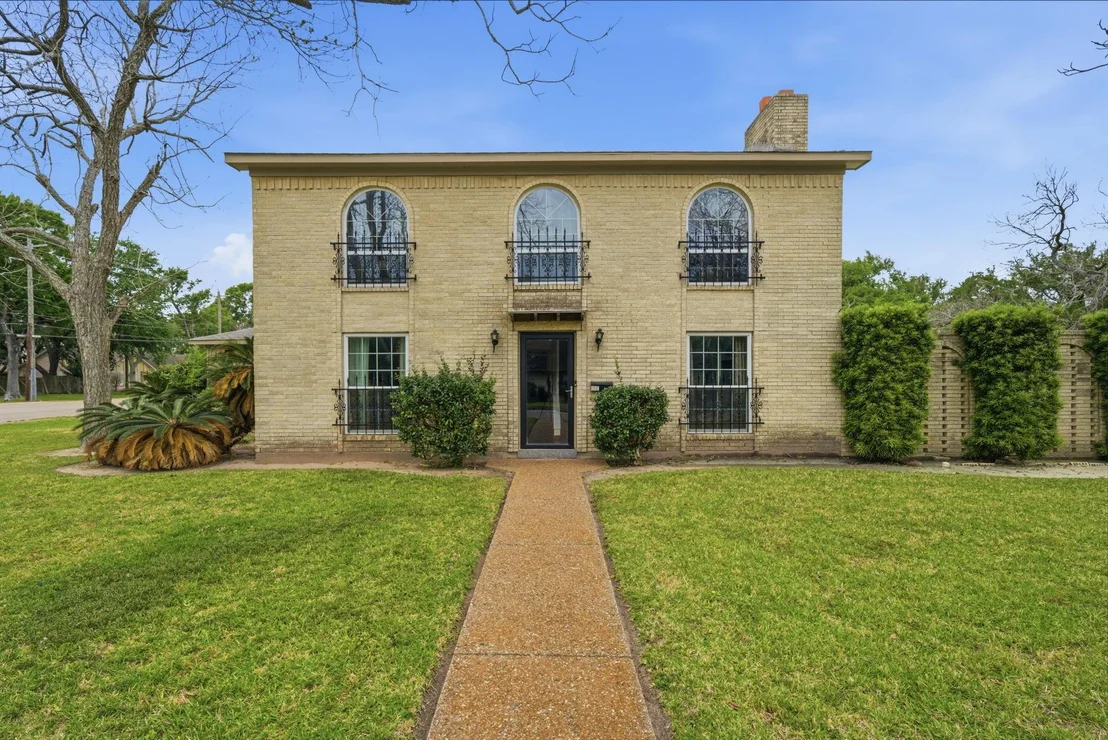 Photo of 1124 Estate Drive