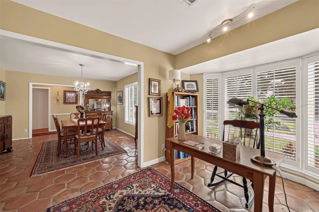 Photo of 10062 Warwana Road