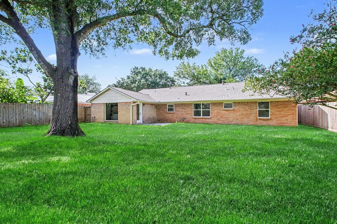 Photo of 5443 Redstart Street