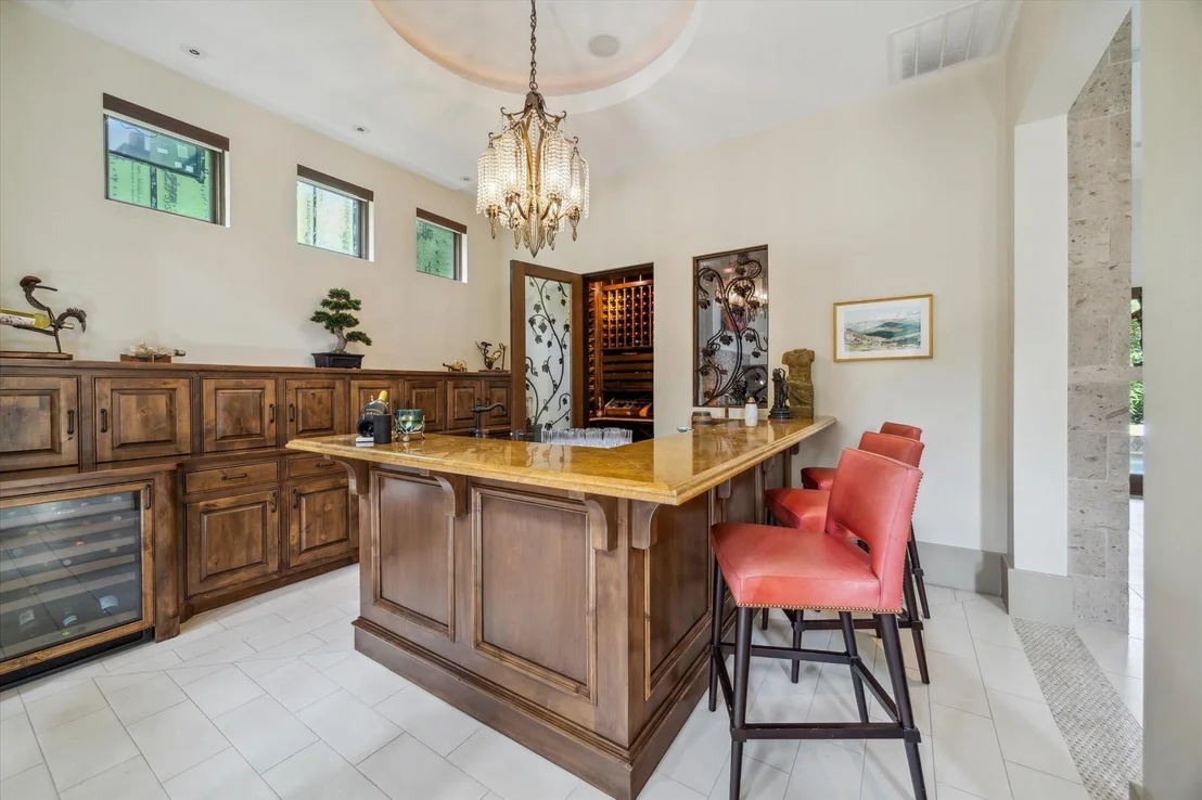 Photo of 322 Crestwood Drive
