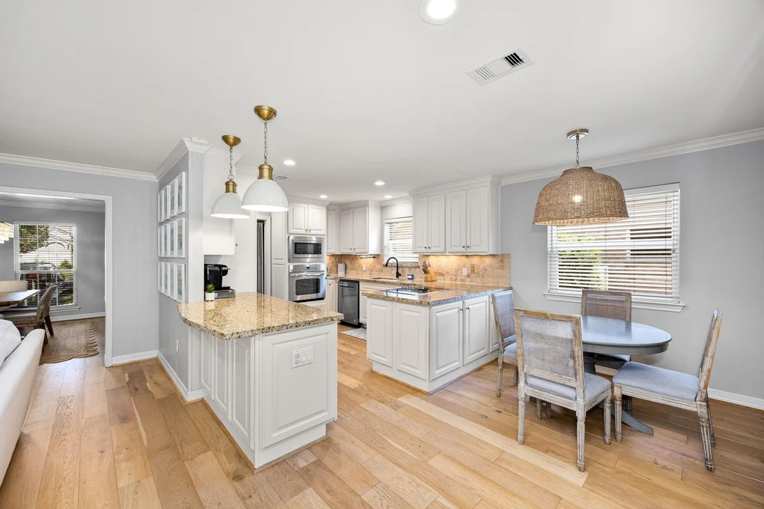 Photo of 823 Pinesap Drive