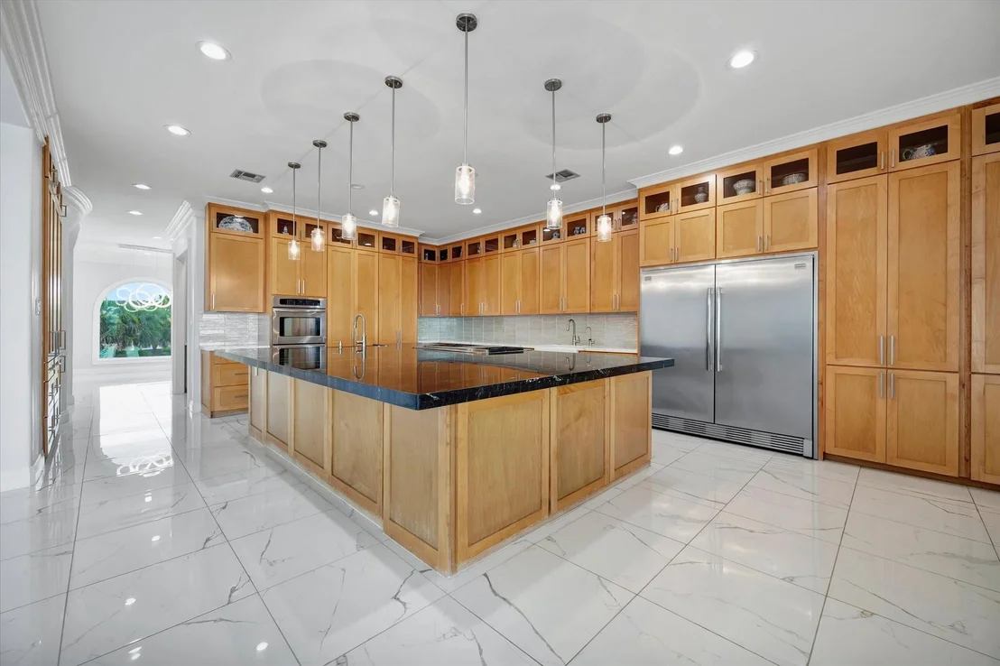 Photo of 2240 Marina Way